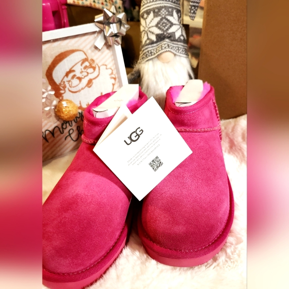 UGG NWB sz. 7 Pink Classic Ultra Mini Boots